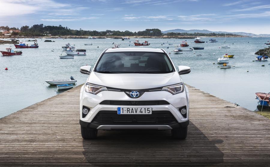  Toyota RAV4 Hybrid 2015 года  (WW) (фото 12 из 38)